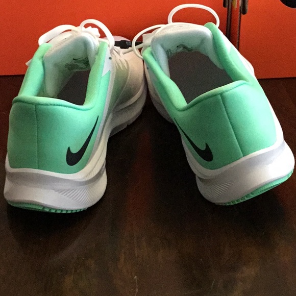 NIKE WOMENS QUEST 3 RUNNING SHOE - Picture 6 of 12